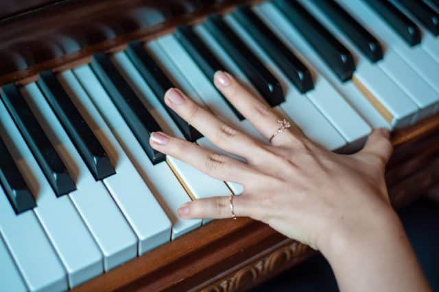 C Minor Chord Piano Finger Position