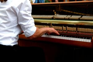 Single and double hand rotation at the piano hand rotation